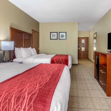 מק'קומב Comfort Inn & Suites מראה חיצוני תמונה
