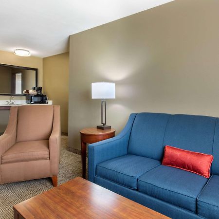 מק'קומב Comfort Inn & Suites מראה חיצוני תמונה