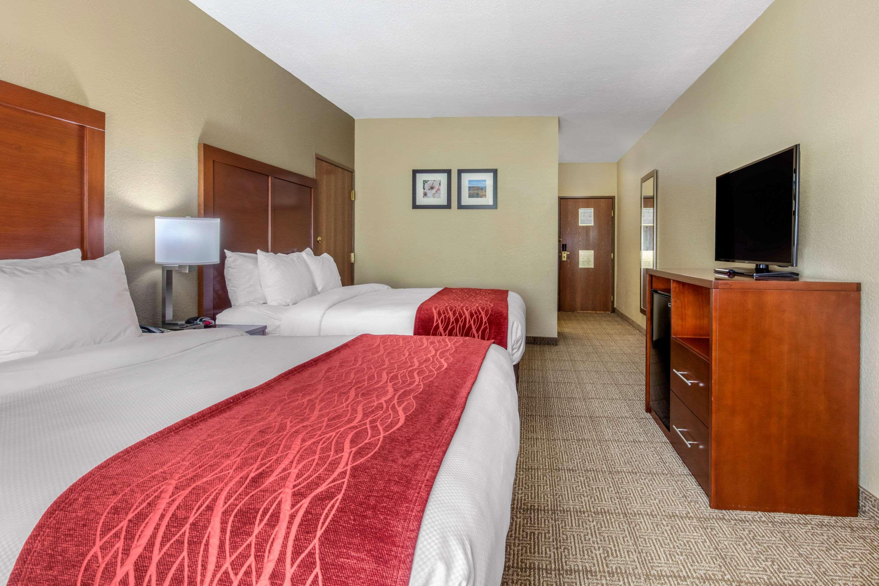 מק'קומב Comfort Inn & Suites מראה חיצוני תמונה
