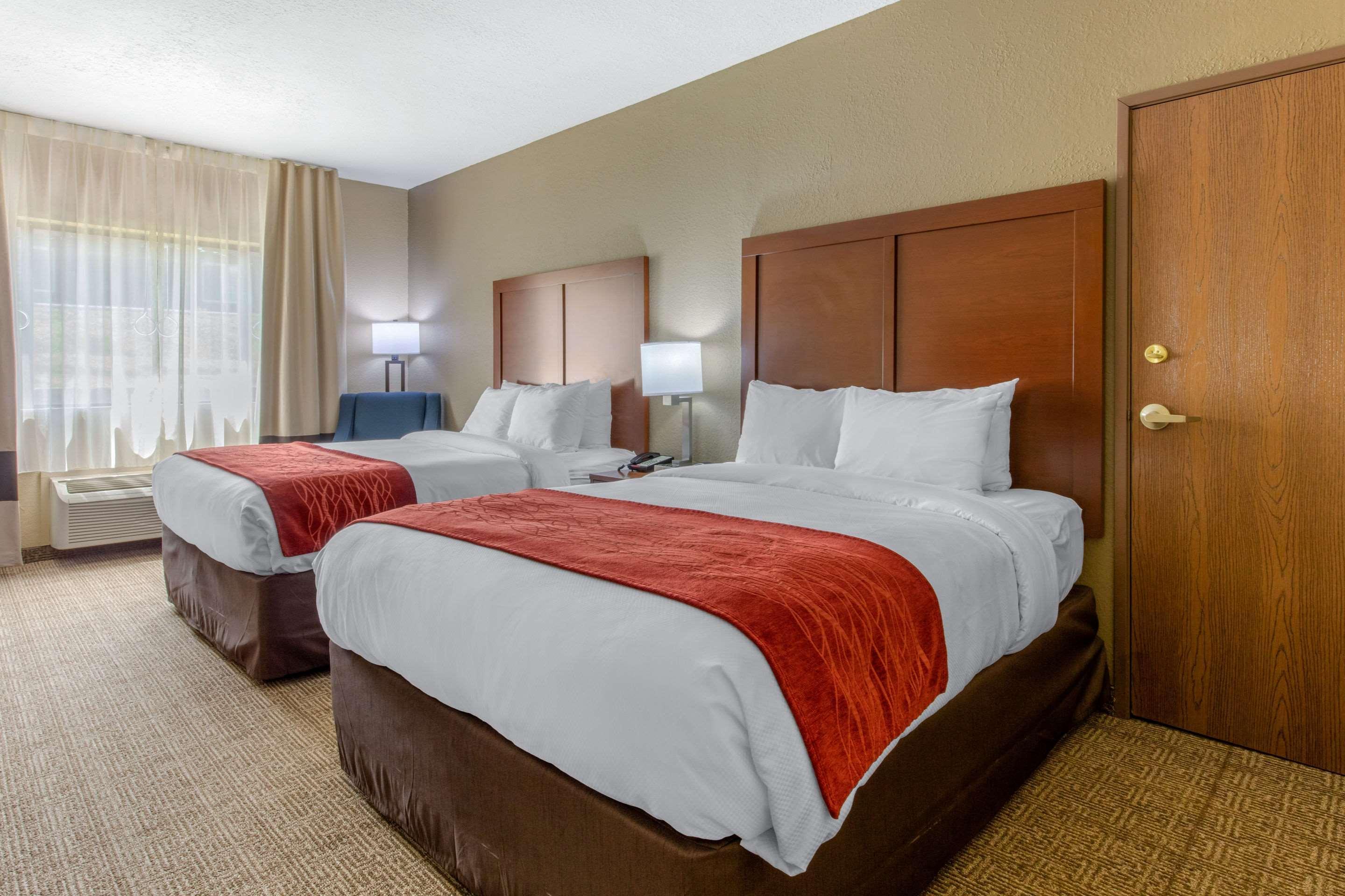 מק'קומב Comfort Inn & Suites מראה חיצוני תמונה