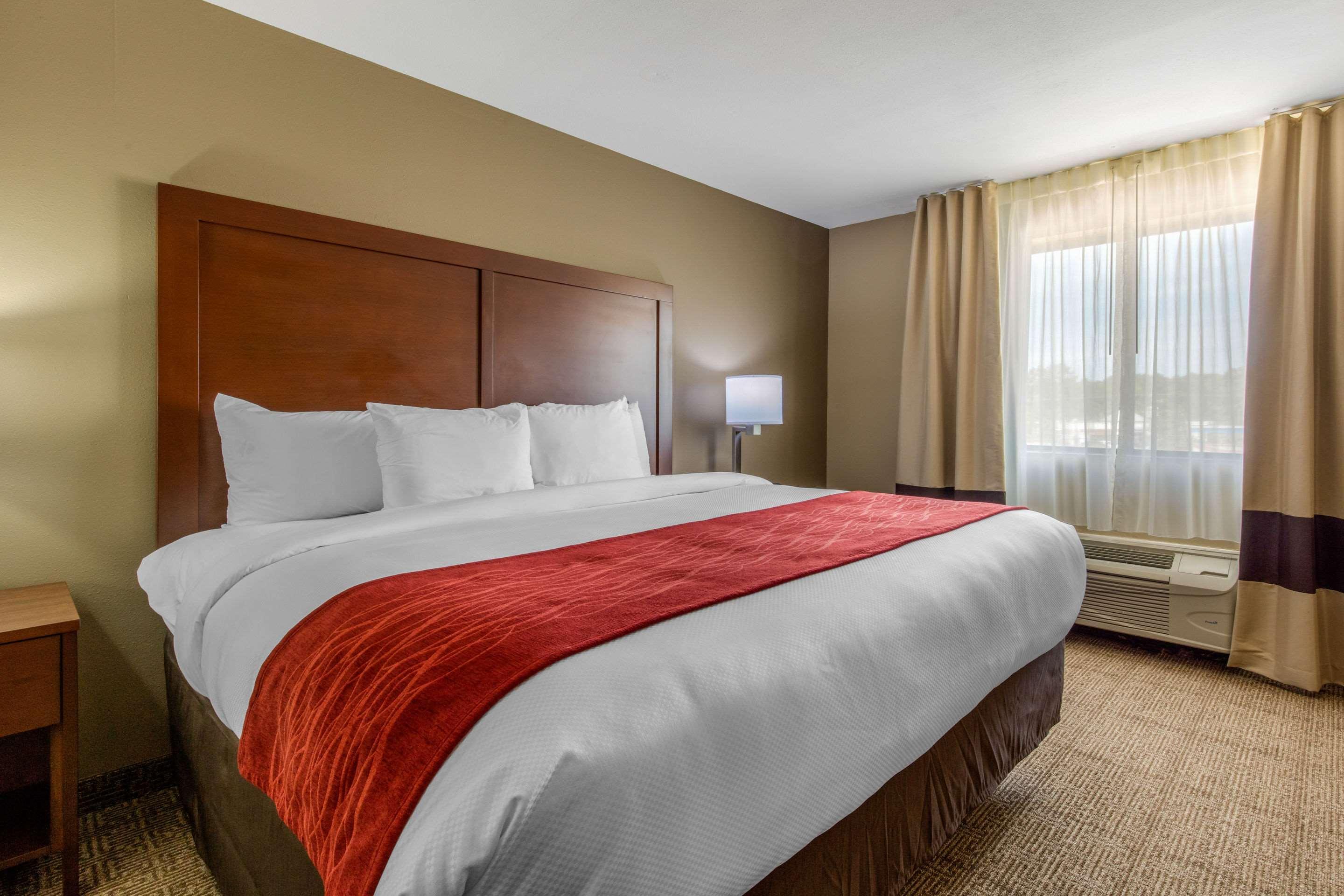 מק'קומב Comfort Inn & Suites מראה חיצוני תמונה