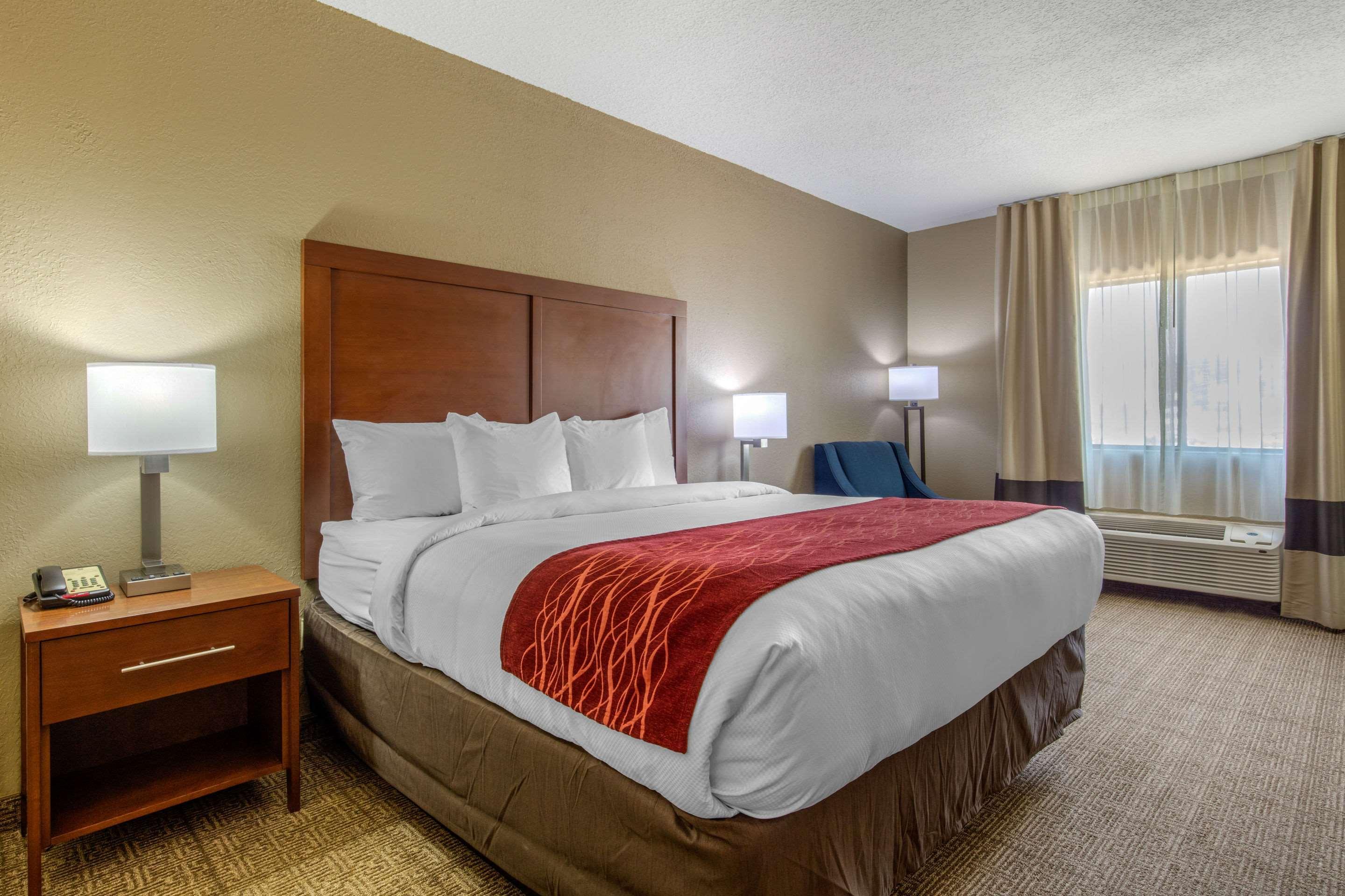 מק'קומב Comfort Inn & Suites מראה חיצוני תמונה