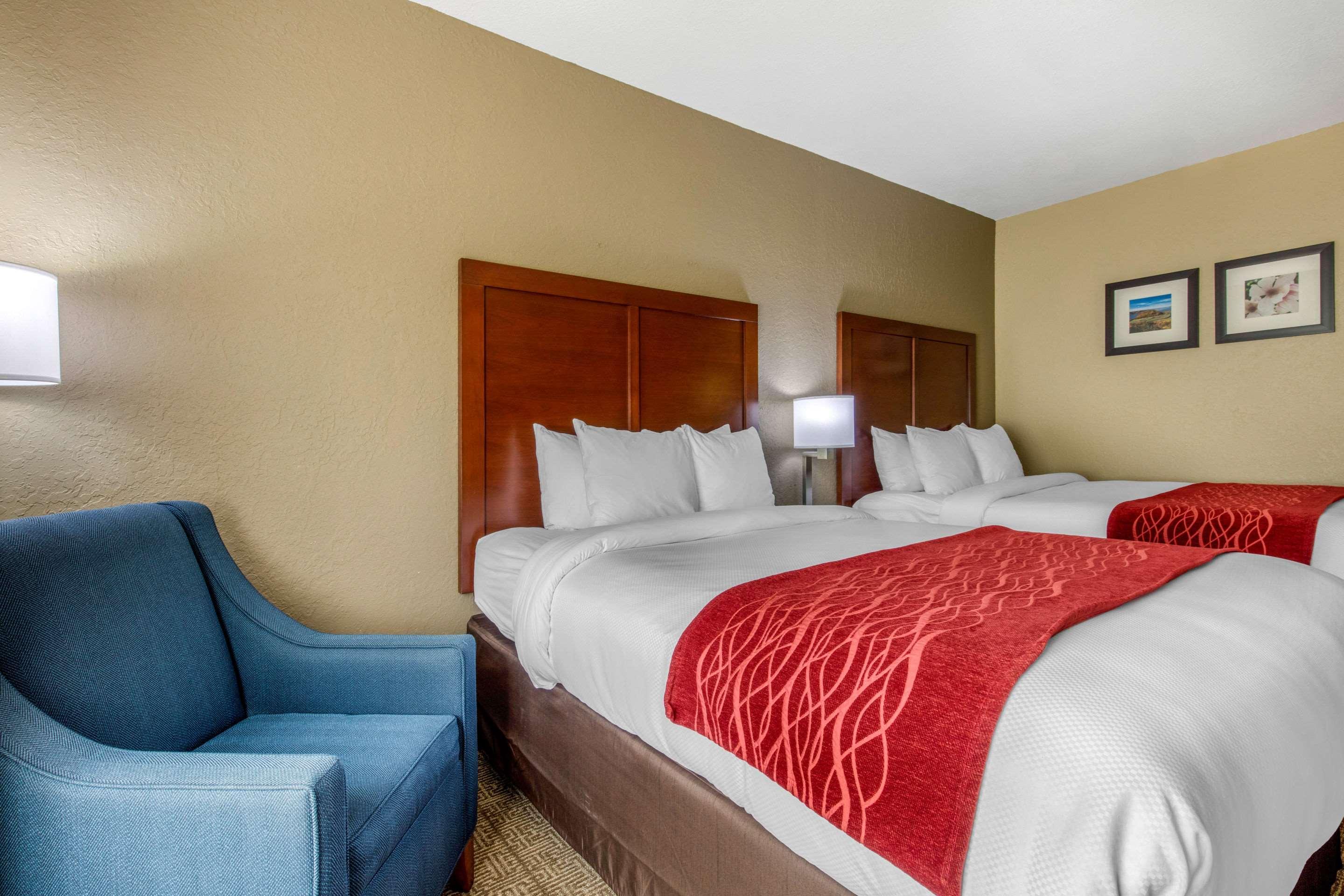 מק'קומב Comfort Inn & Suites מראה חיצוני תמונה