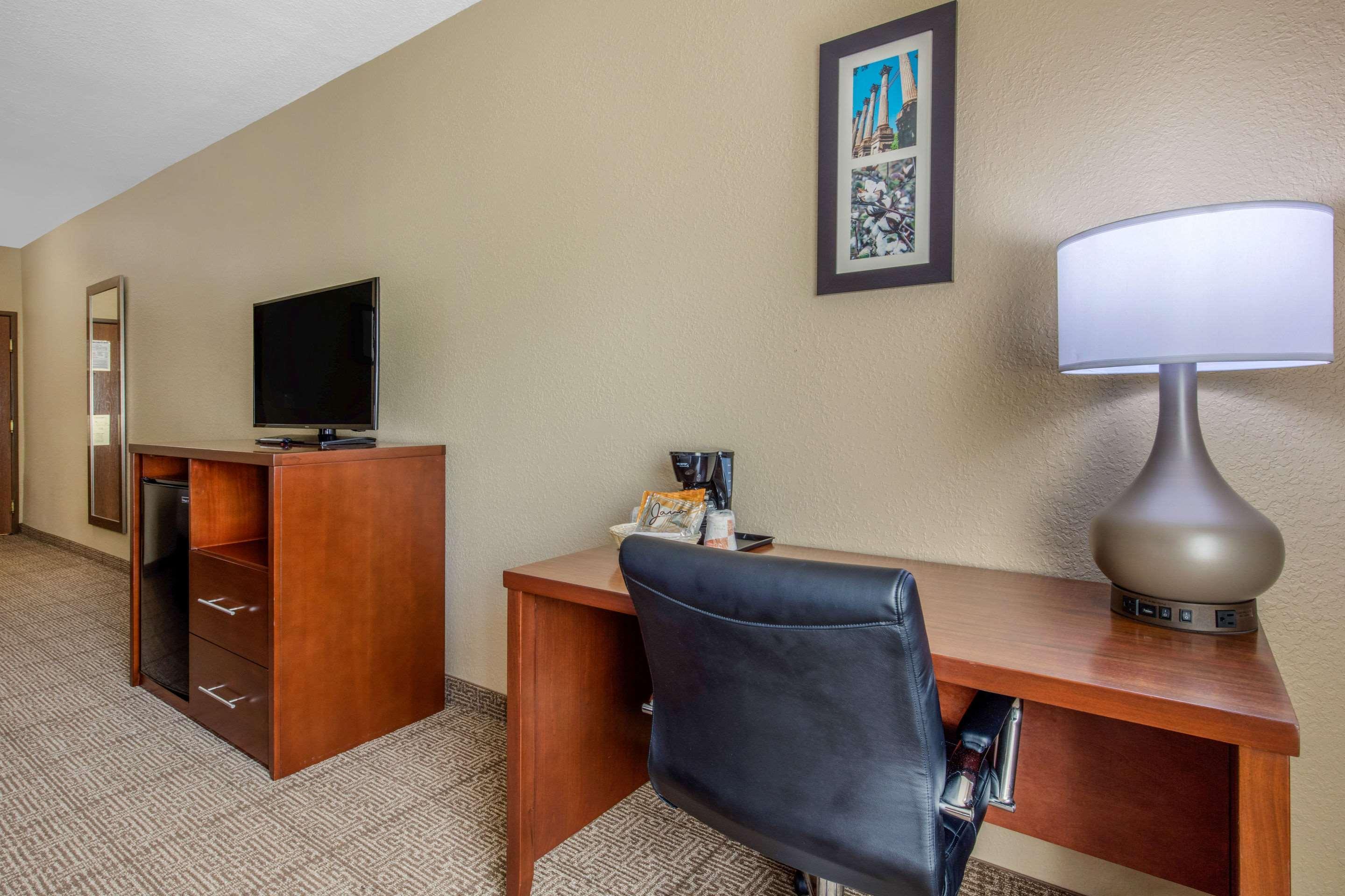 מק'קומב Comfort Inn & Suites מראה חיצוני תמונה