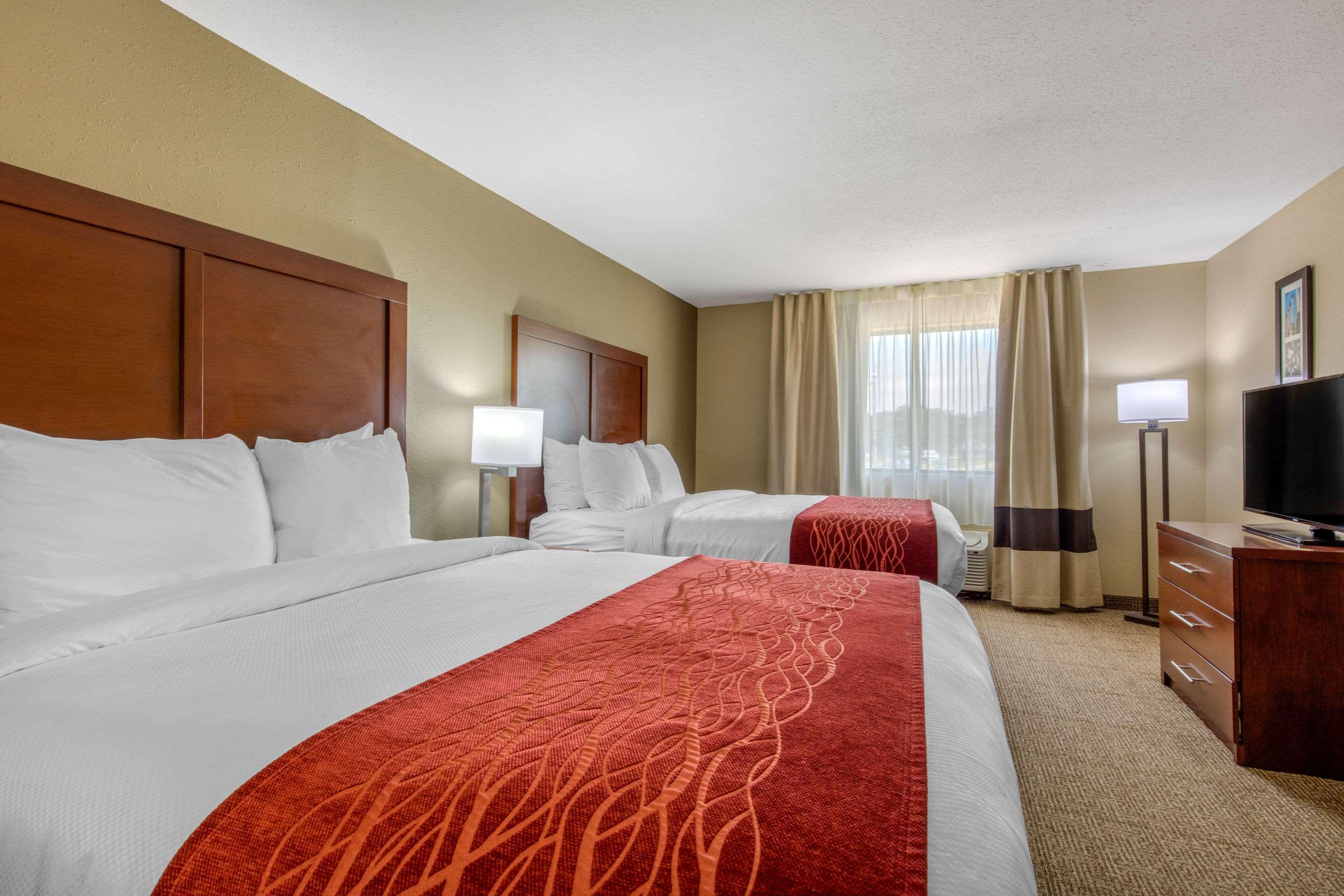 מק'קומב Comfort Inn & Suites מראה חיצוני תמונה