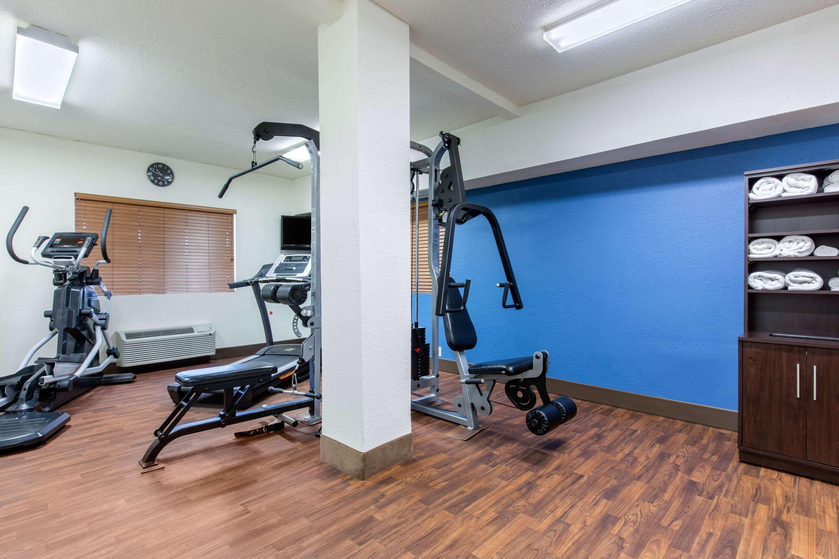 מק'קומב Comfort Inn & Suites מראה חיצוני תמונה