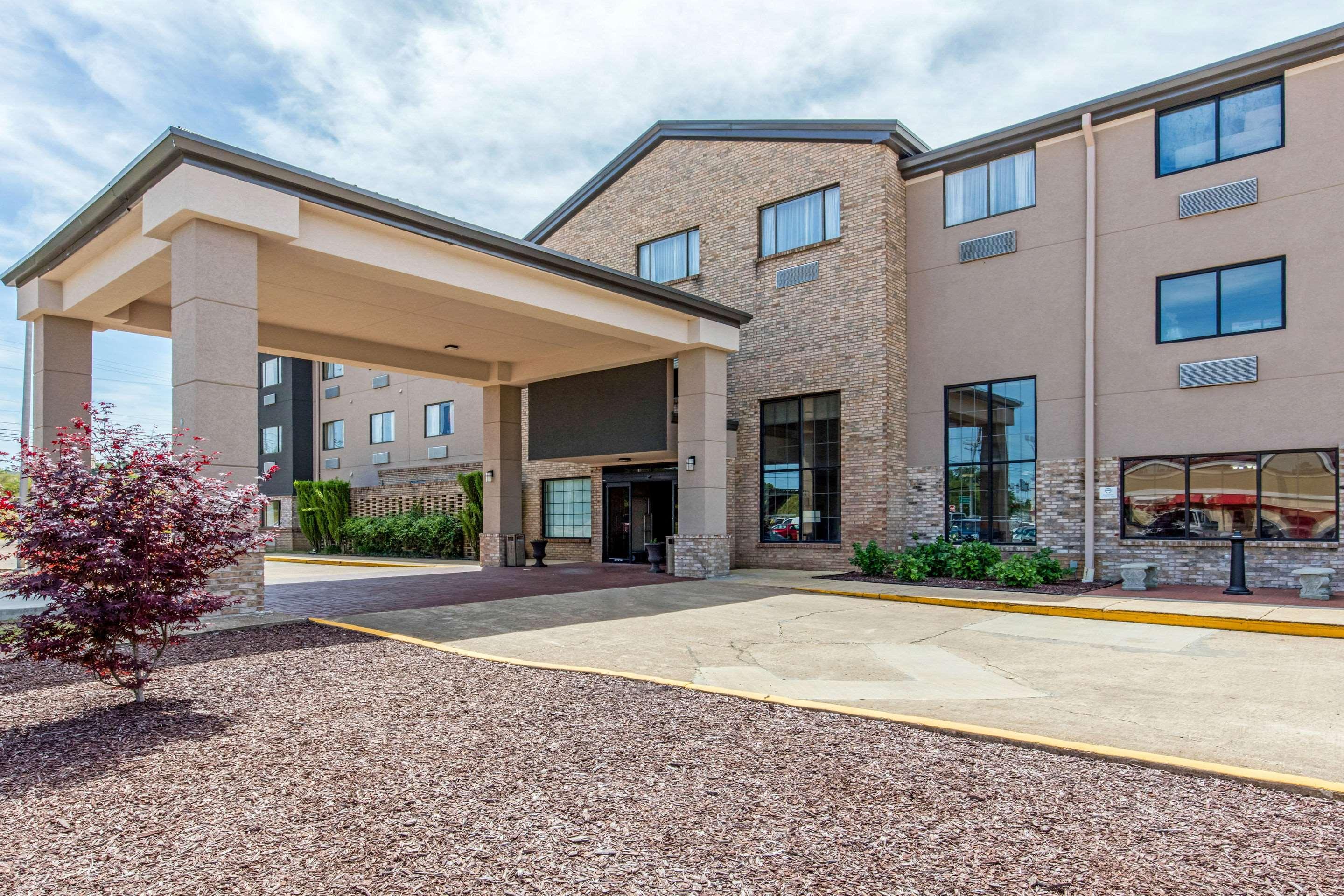 מק'קומב Comfort Inn & Suites מראה חיצוני תמונה