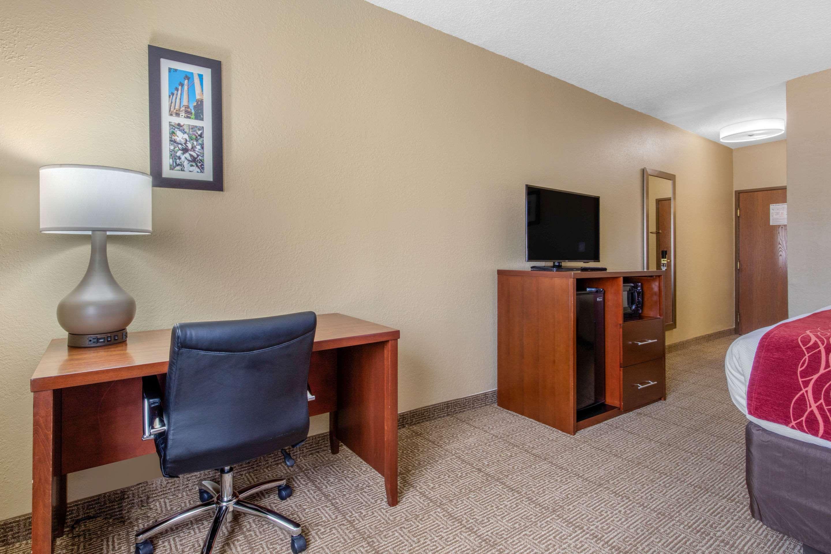 מק'קומב Comfort Inn & Suites מראה חיצוני תמונה