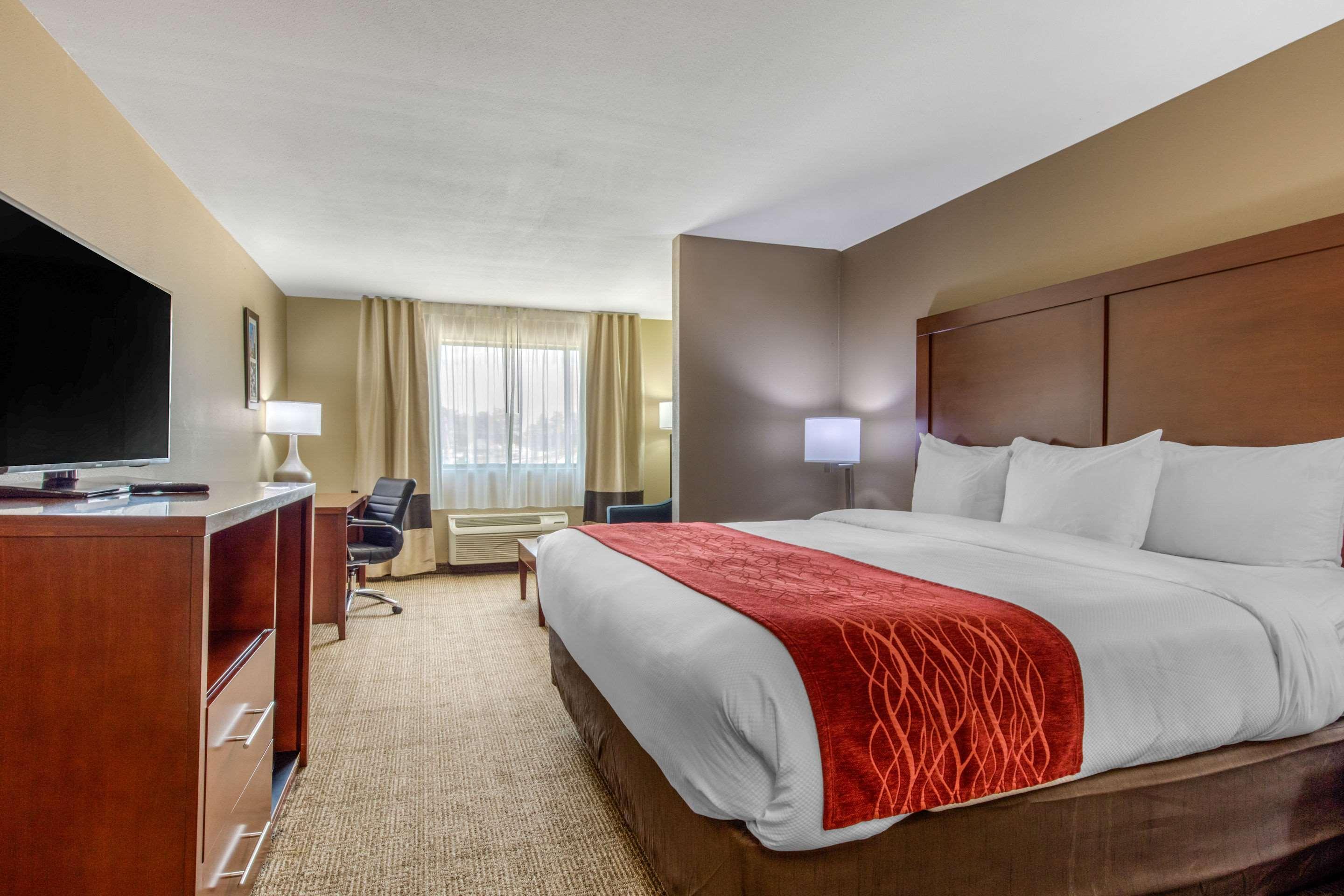 מק'קומב Comfort Inn & Suites מראה חיצוני תמונה
