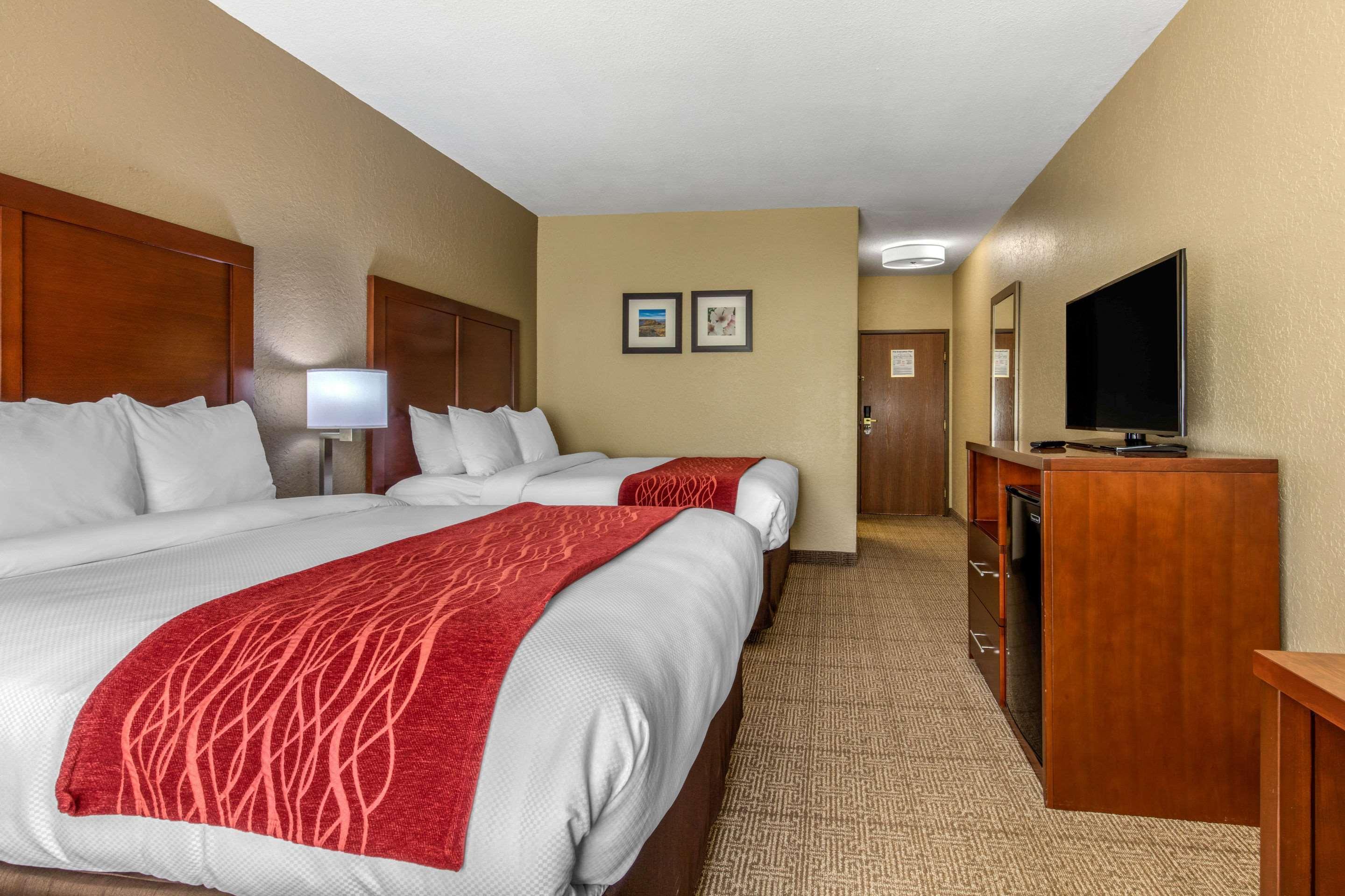 מק'קומב Comfort Inn & Suites מראה חיצוני תמונה
