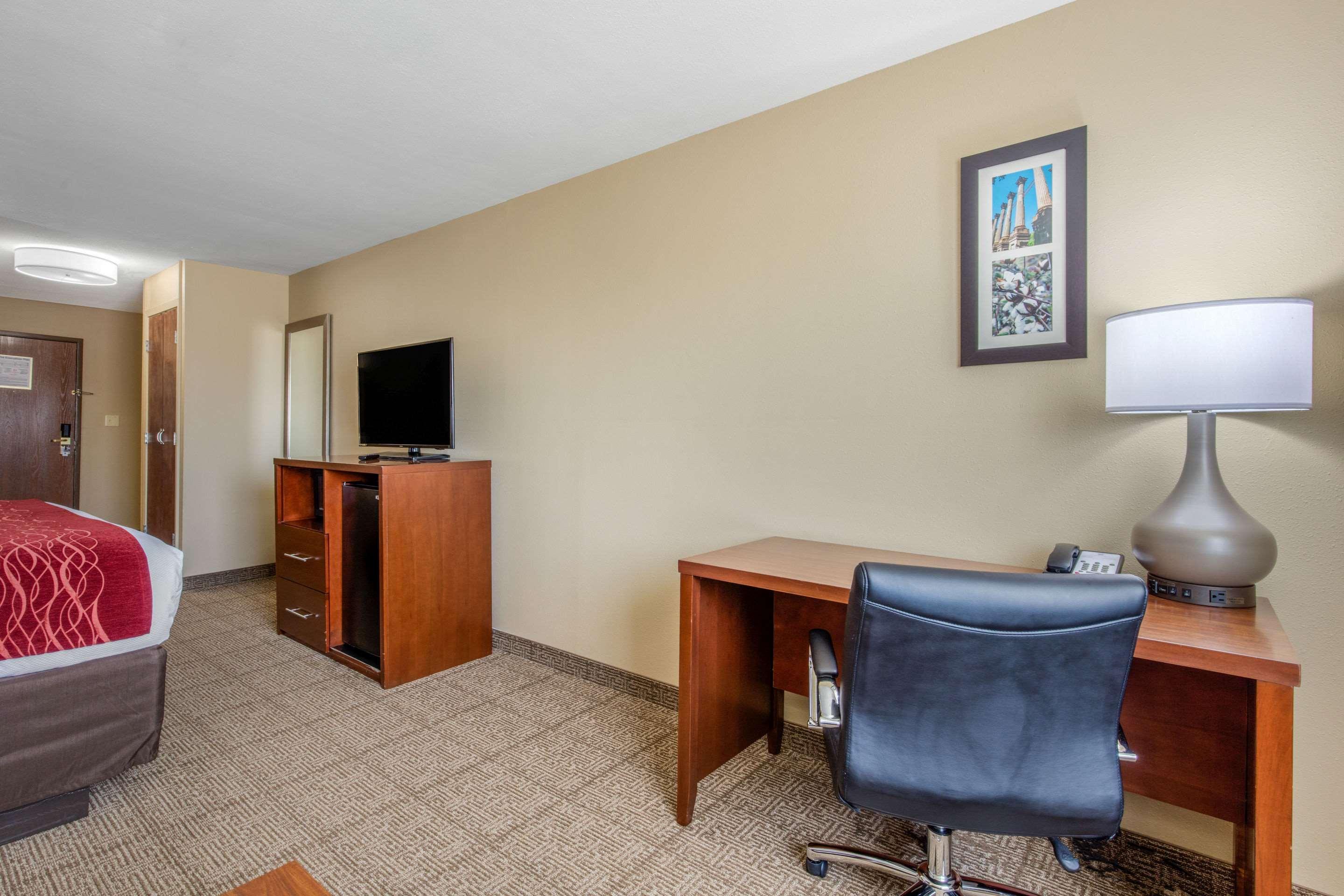 מק'קומב Comfort Inn & Suites מראה חיצוני תמונה