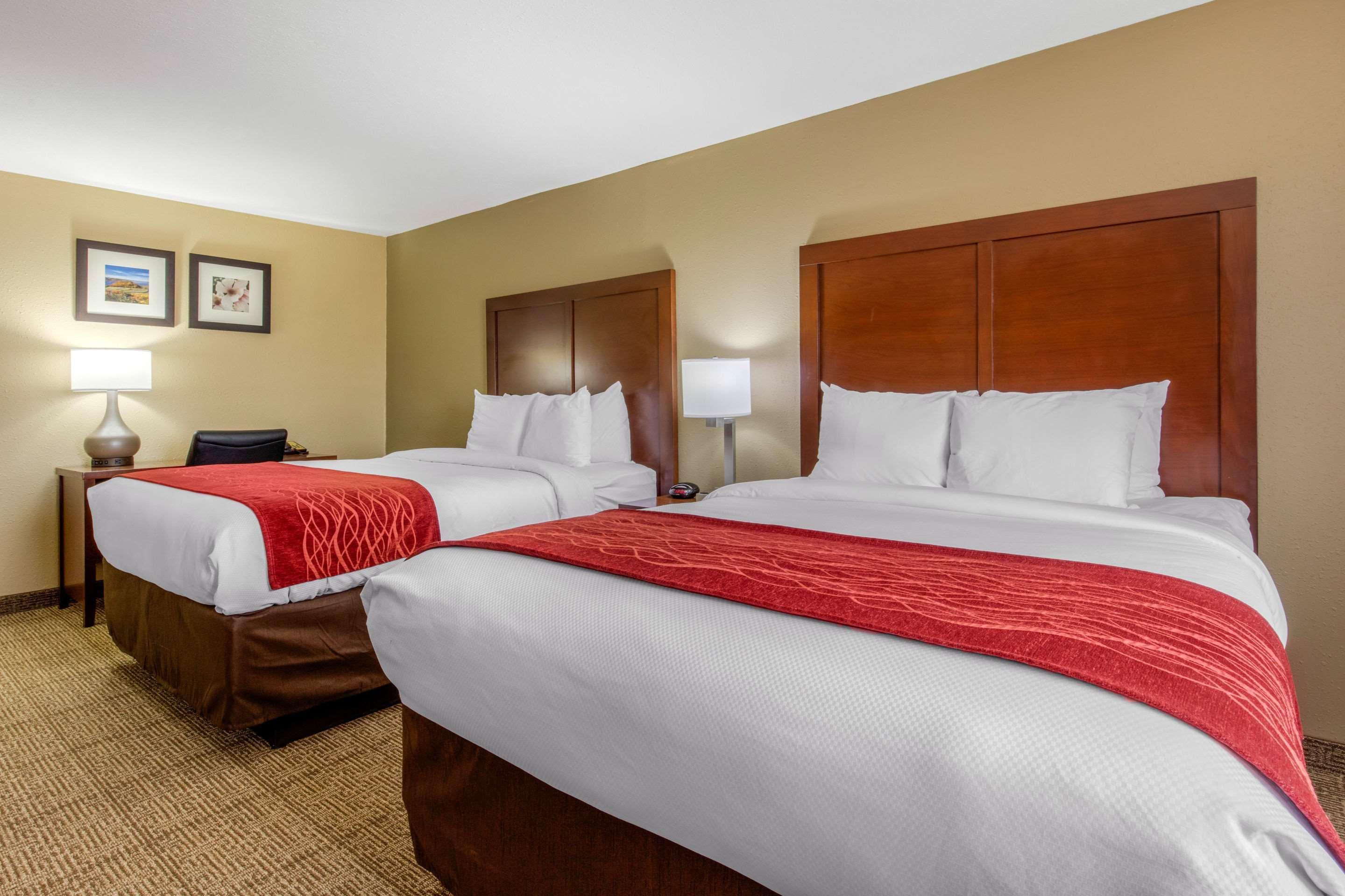 מק'קומב Comfort Inn & Suites מראה חיצוני תמונה