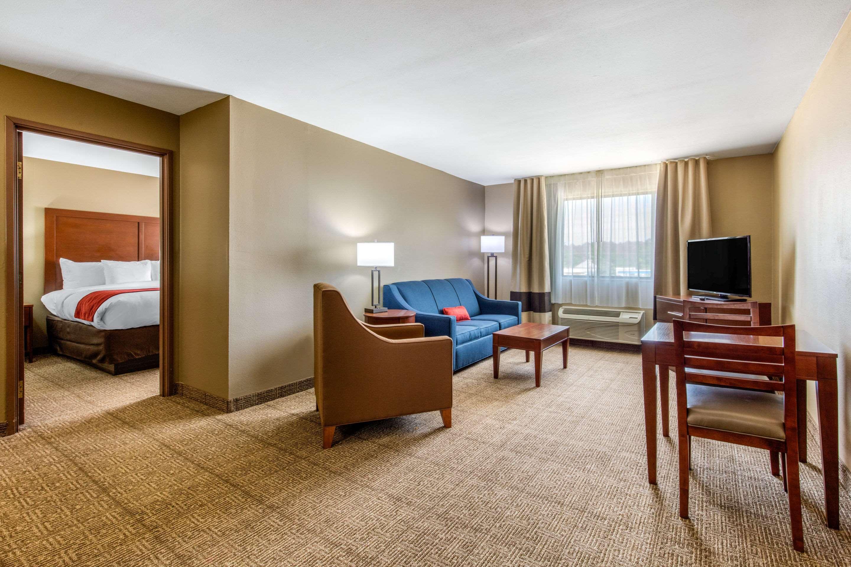 מק'קומב Comfort Inn & Suites מראה חיצוני תמונה
