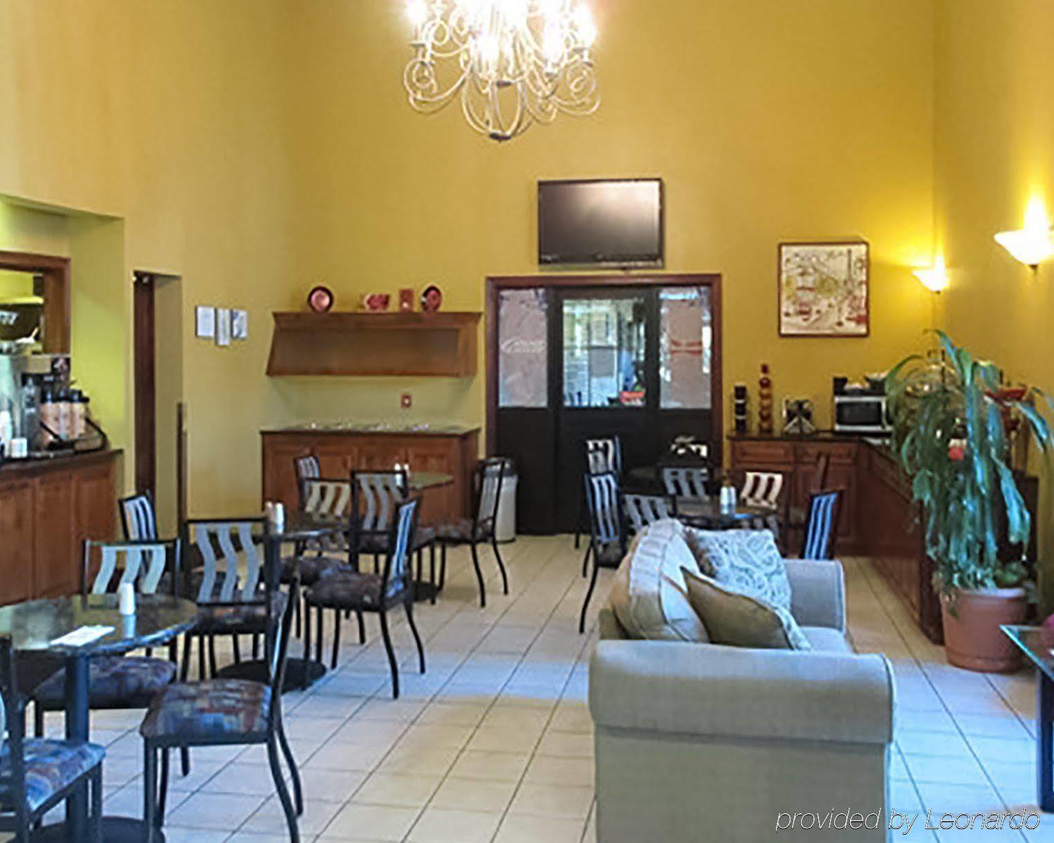 מק'קומב Comfort Inn & Suites מראה חיצוני תמונה