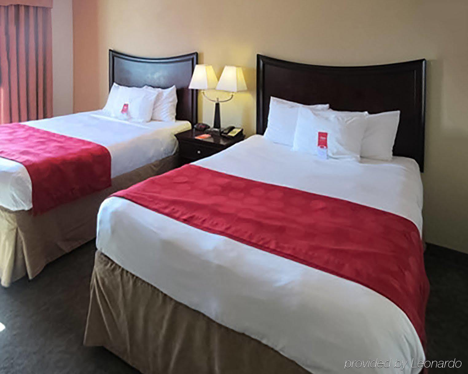 מק'קומב Comfort Inn & Suites מראה חיצוני תמונה