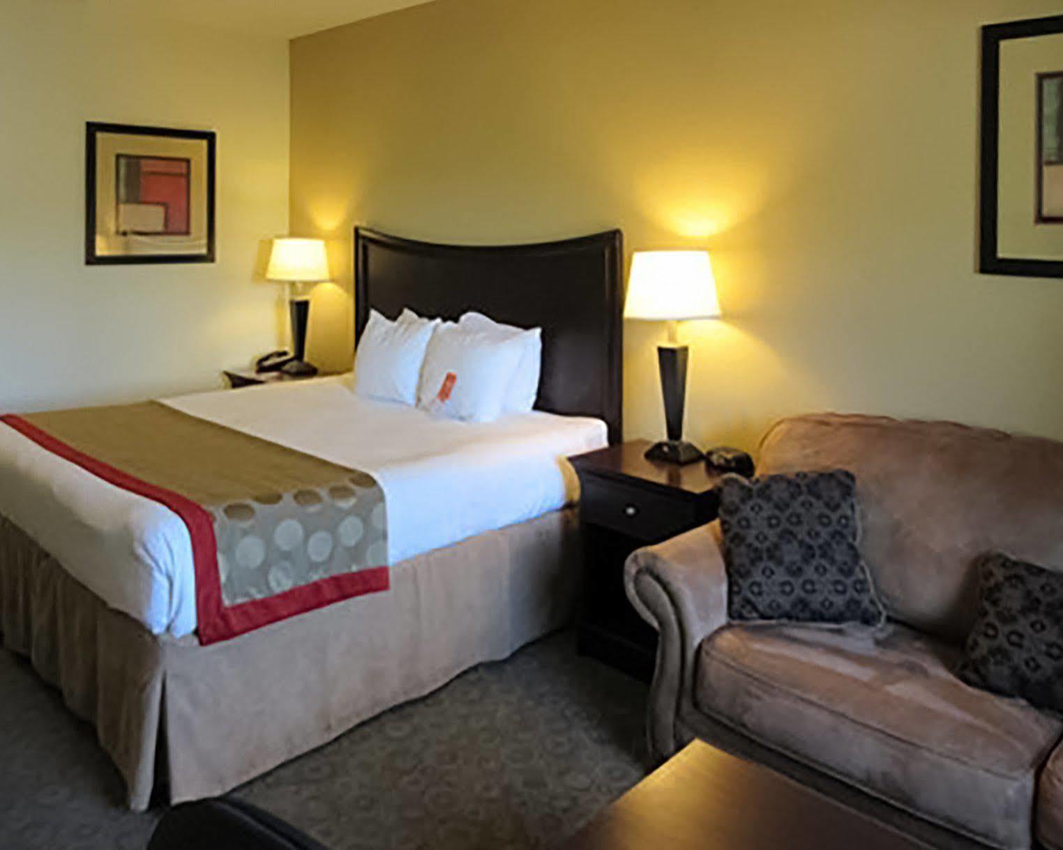 מק'קומב Comfort Inn & Suites מראה חיצוני תמונה